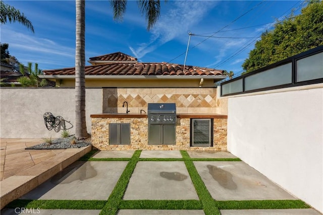 4325 N Country Club Ln, Long Beach, CA 90807 - view of patio / terrace featuring exterior kitchen, beverage cooler, fence, grilling area, and a sink
