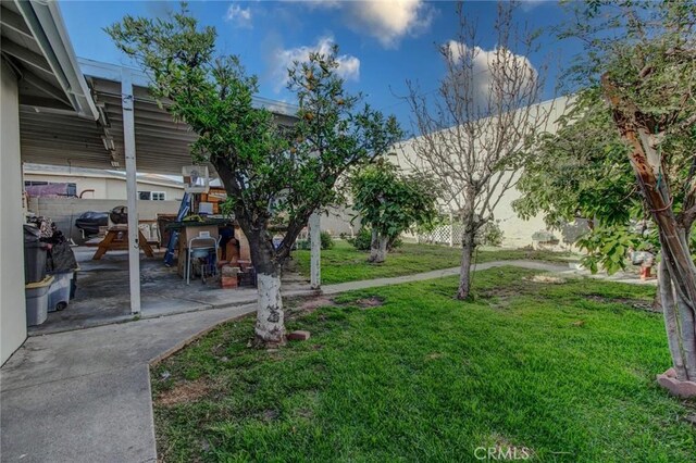1419 S Hesperian St, Santa Ana, CA 92704 - view of yard with a patio