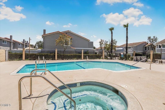 1314 Gina Dr, Oxnard, CA 93030 - community pool featuring a community hot tub, a residential view, and a patio