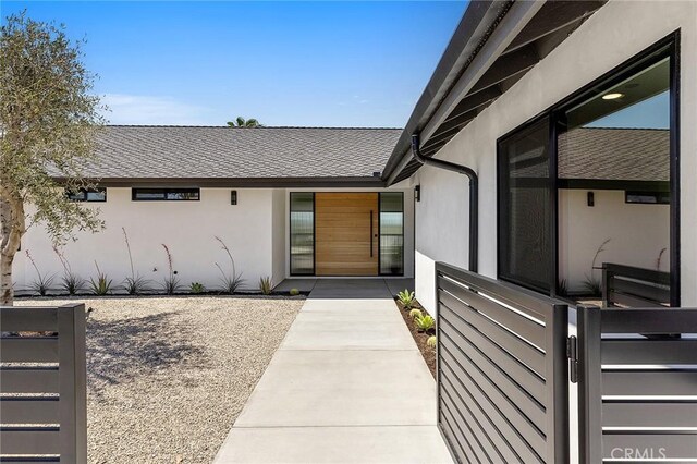 820 Calle Mendoza, San Clemente, CA 92672 - entrance to property with stucco siding and roof with shingles