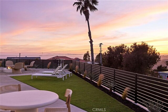 820 Calle Mendoza, San Clemente, CA 92672 - yard at dusk with a yard