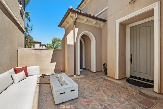 view of patio featuring an outdoor living space with a fire pit