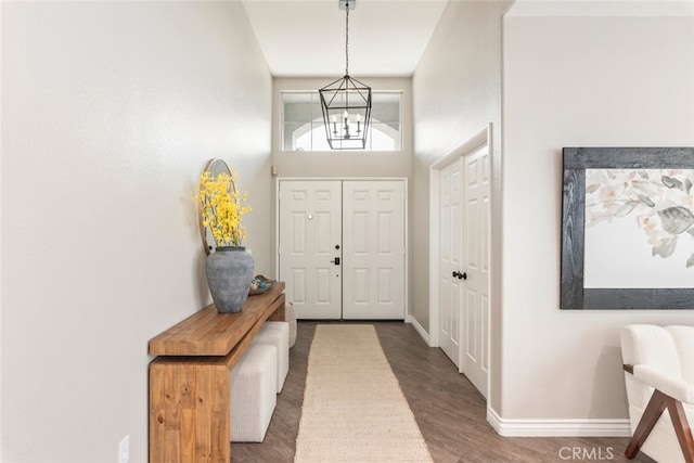 1044 Shadow Crest Cir, Corona, CA 92881 - foyer with baseboards, wood finished floors, a chandelier, and a towering ceiling