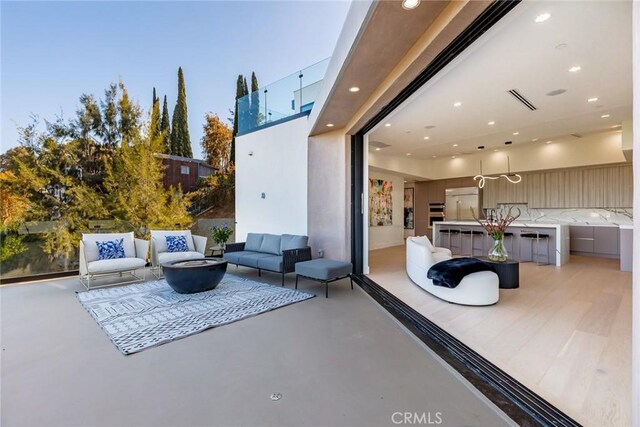 5130 Medina Rd, Woodland Hills, CA 91364 - photo 14