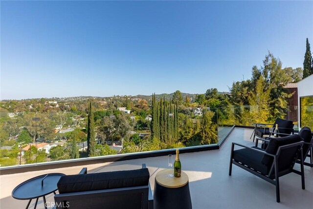 5130 Medina Rd, Woodland Hills, CA 91364 - photo 4