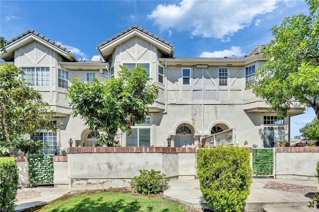 166 Alta St Unit B, Arcadia, CA 91006 - view of front of house featuring stucco siding and a fenced front yard