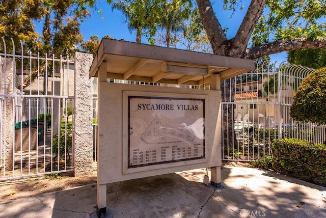 3306 Darby St Unit 402, Simi Valley, CA 93063 - exterior view of fence