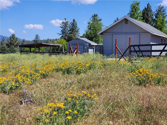 1014 Dusty Rd, Frazier Park, CA 93225 - view of yard featuring an outdoor structure