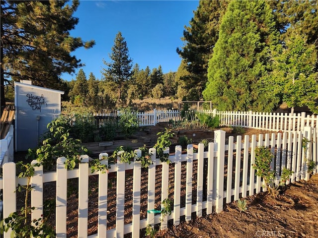 1014 Dusty Rd, Frazier Park, CA 93225 - view of yard featuring fence