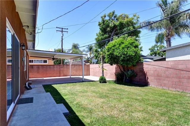 view of yard featuring a patio