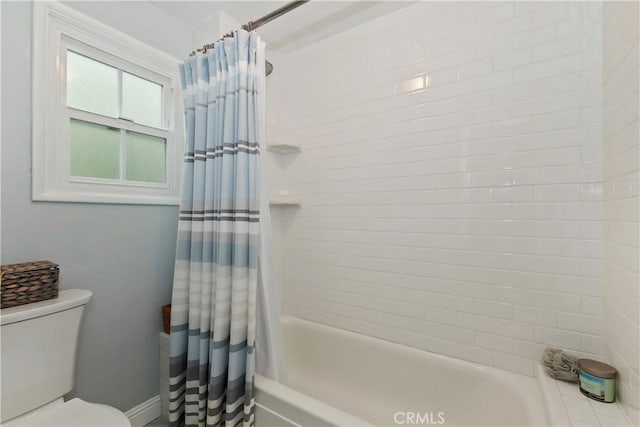 27844 Greenway Dr, Lake Arrowhead, CA 92352 - bathroom featuring shower / tub combo, toilet, and baseboards