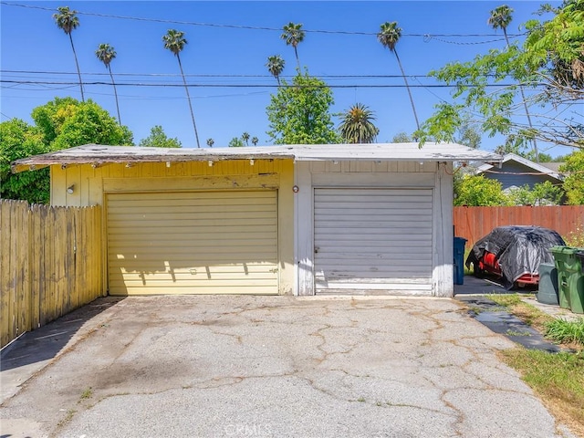 911 N Dos Robles Pl, Alhambra, CA 91801 - detached garage featuring fence
