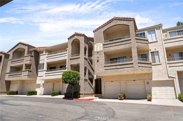2045 Las Colinas Cir Unit 103, Corona, CA 92879 - view of apartment building / complex with a garage