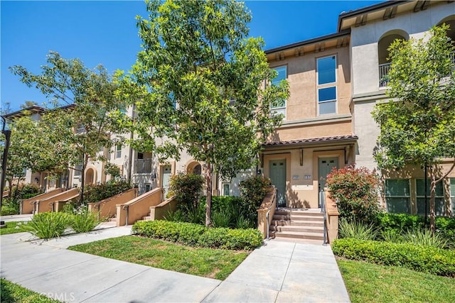 135 Neptune, Irvine, CA 92618 - townhome / multi-family property featuring stucco siding