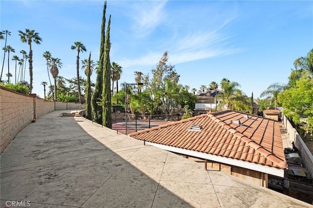 surrounding community featuring fence and a tennis court