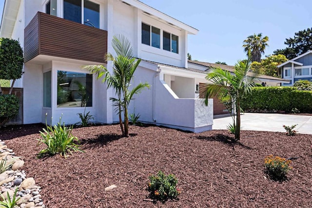 4687 Murat Ct, San Diego, CA 92117 - contemporary house featuring stucco siding and driveway