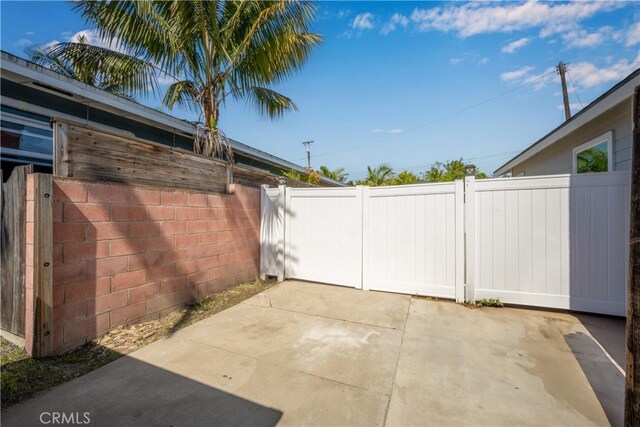 2731 N Rutgers Ave, Long Beach, CA 90815 - view of patio featuring fence