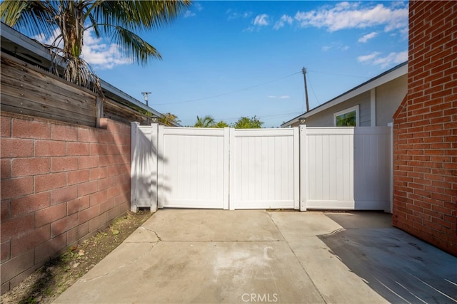 2731 N Rutgers Ave, Long Beach, CA 90815 - view of patio / terrace featuring fence and a gate