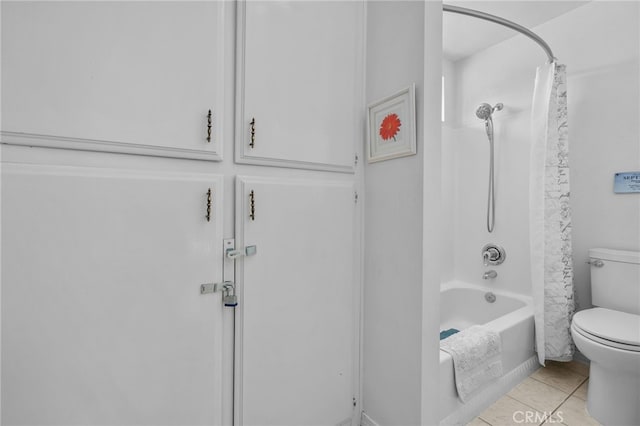 2137 N Murray St, Banning, CA 92220 - bathroom with toilet, tile patterned flooring, and shower / tub combo with curtain