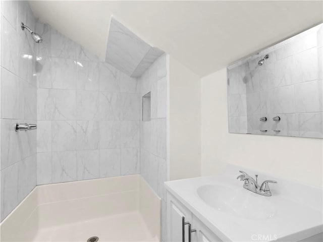 3627 Virginia St, La Crescenta, CA 91214 - full bathroom with tiled shower and vanity