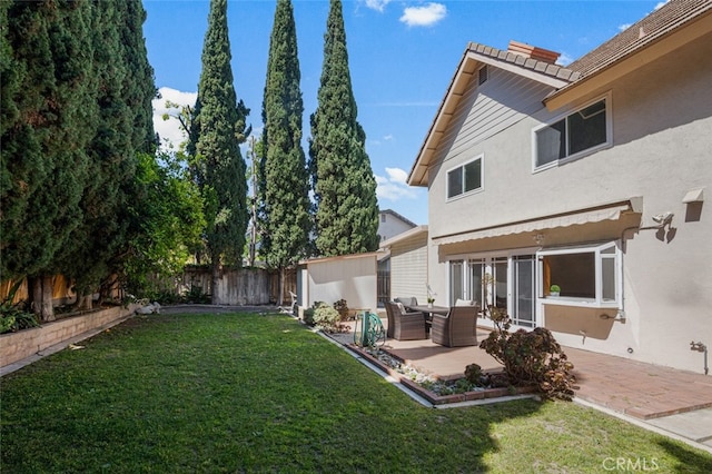 view of yard featuring a patio area