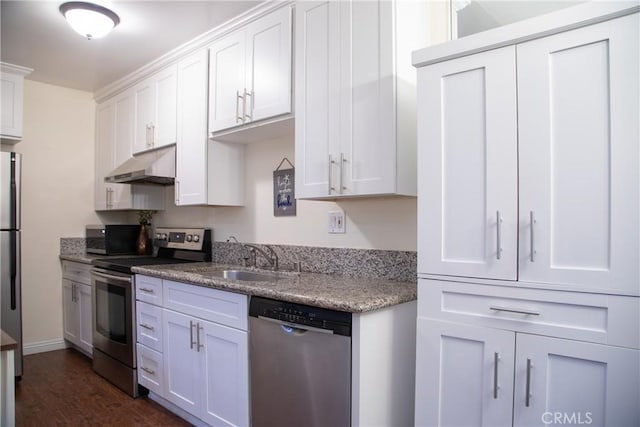 2852 Sawtelle Blvd Unit 41, Los Angeles, CA 90064 - kitchen featuring stainless steel appliances, under cabinet range hood, a sink, white cabinetry, and dark wood-type flooring
