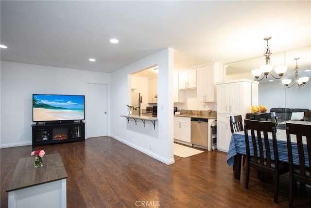 2852 Sawtelle Blvd Unit 41, Los Angeles, CA 90064 - living room featuring dark wood-type flooring, baseboards, a chandelier, and recessed lighting