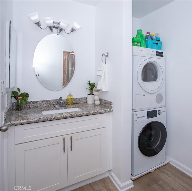 2852 Sawtelle Blvd Unit 41, Los Angeles, CA 90064 - laundry area featuring estacked washer and dryer, light wood-type flooring, and baseboards