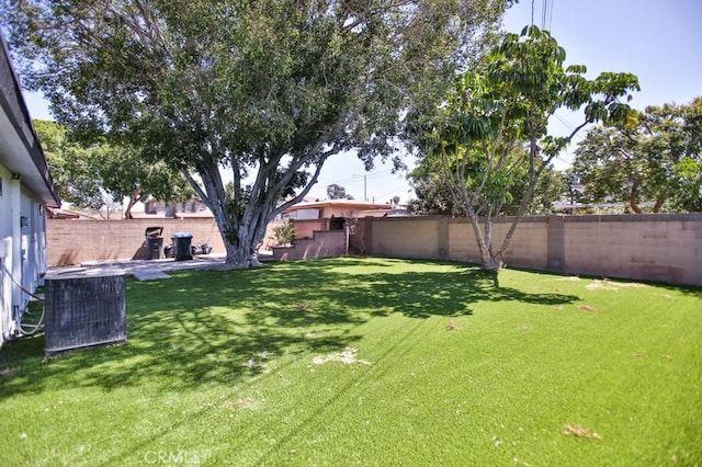 2540 W Picadilly Way, Anaheim, CA 92801 - view of yard featuring cooling unit