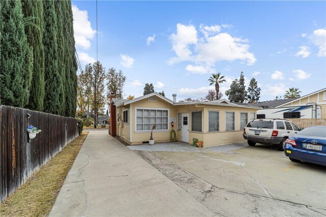 527 W Olive Ave, Monrovia, CA 91016 - bungalow with fence and concrete driveway