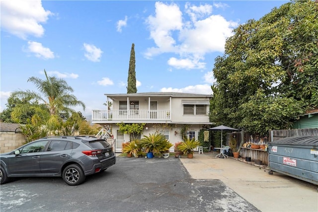 527 W Olive Ave, Monrovia, CA 91016 - view of front of house featuring stucco siding, fence, and a balcony