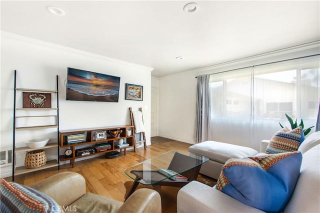 living room featuring ornamental molding, wood finished floors, recessed lighting, and baseboards