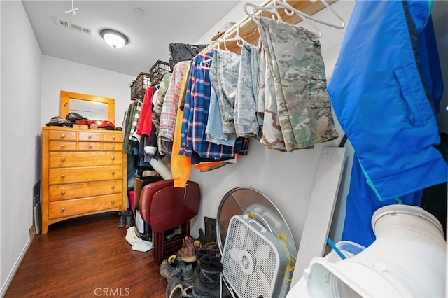 7525 Starlight Way, Julian, CA 92036 - walk in closet featuring wood finished floors