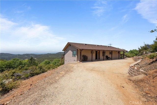 7525 Starlight Way, Julian, CA 92036 - garage featuring dirt driveway