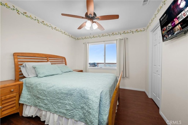 7525 Starlight Way, Julian, CA 92036 - bedroom featuring dark wood-style floors, baseboards, a ceiling fan, and a closet