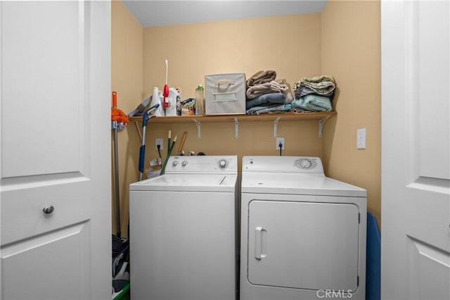 7525 Starlight Way, Julian, CA 92036 - clothes washing area with washer and clothes dryer