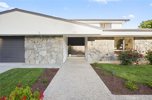 5932 Ellenview Ave, Woodland Hills, CA 91367 - entrance to property featuring stone siding