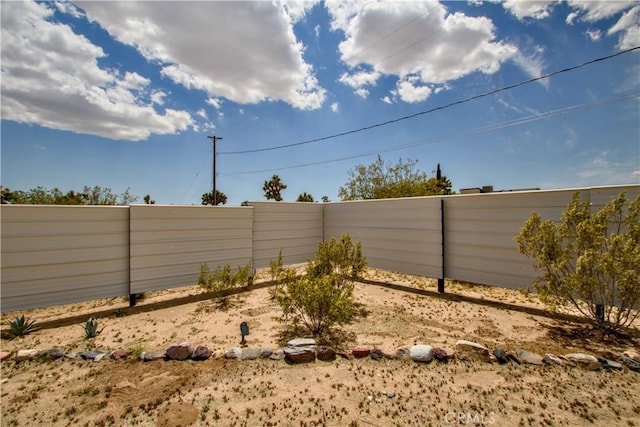 3872 Balsa Ave, Yucca Valley, CA 92284 - view of yard featuring fence