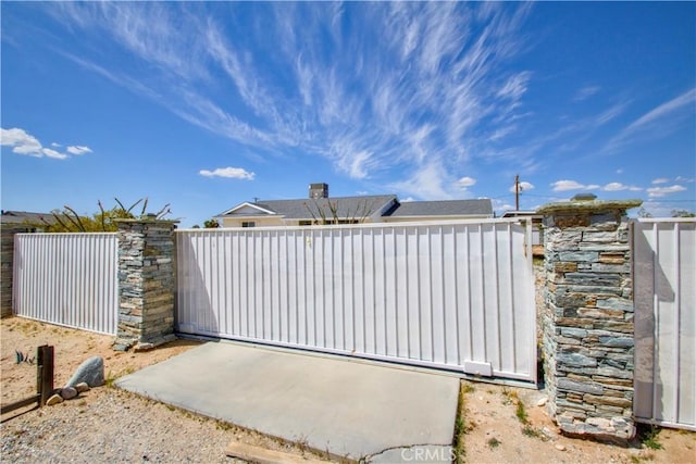 3872 Balsa Ave, Yucca Valley, CA 92284 - gate with fence