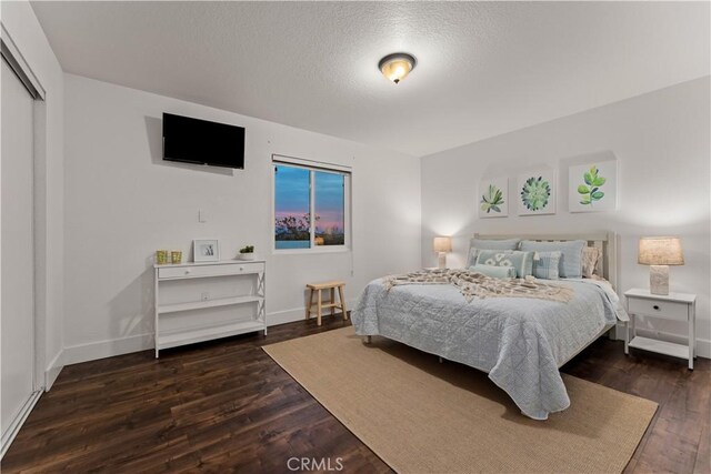 3872 Balsa Ave, Yucca Valley, CA 92284 - bedroom with wood finished floors, baseboards, and a textured ceiling