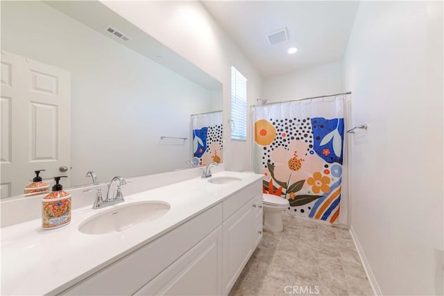 14991 Cavetto Ln, Fontana, CA 92336 - bathroom featuring toilet, double vanity, curtained shower, and baseboards