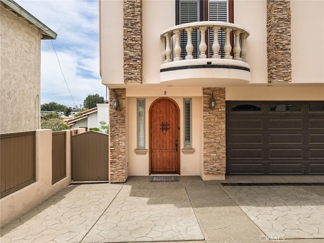 229 N Juanita Ave Unit B, Redondo Beach, CA 90277 - entrance to property featuring stucco siding, stone siding, a gate, and a balcony