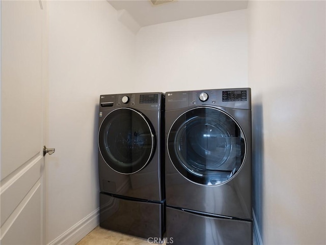 229 N Juanita Ave Unit B, Redondo Beach, CA 90277 - clothes washing area with washing machine and dryer and baseboards