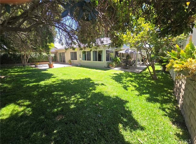 3889 Acorn Ct, Simi Valley, CA 93063 - view of yard with a patio