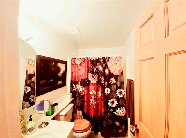 3889 Acorn Ct, Simi Valley, CA 93063 - bathroom with toilet, curtained shower, and vanity