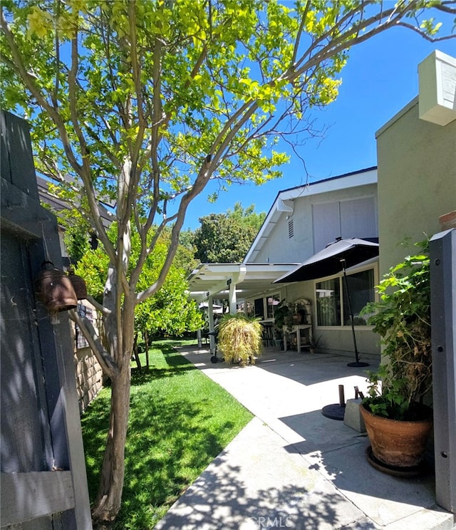 3889 Acorn Ct, Simi Valley, CA 93063 - view of grassy yard with a patio