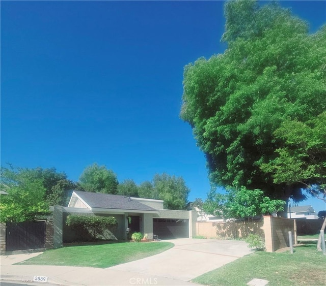 3889 Acorn Ct, Simi Valley, CA 93063 - view of front facade featuring an attached garage and driveway