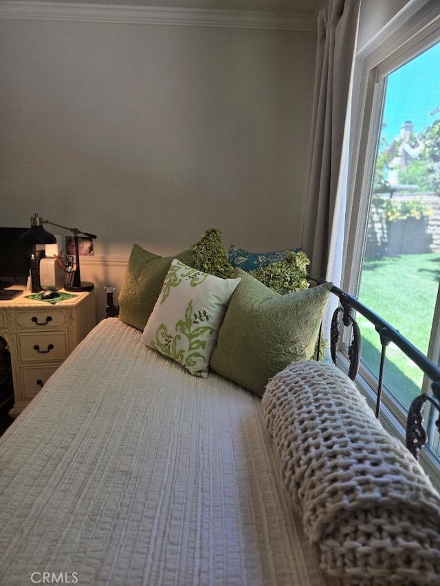 3889 Acorn Ct, Simi Valley, CA 93063 - bedroom with crown molding