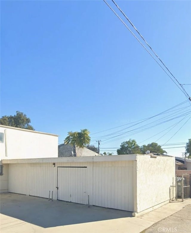 270 E 6th St, Pomona, CA 91766 - garage featuring a gate