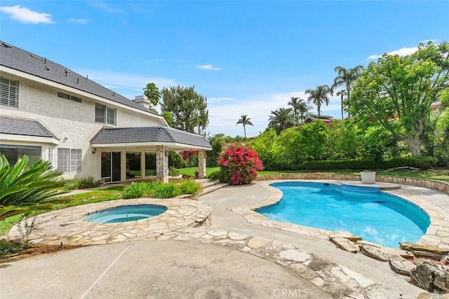 2484 Chauncy Pl, Riverside, CA 92506 - swimming pool with an in-ground hot tub and a patio area